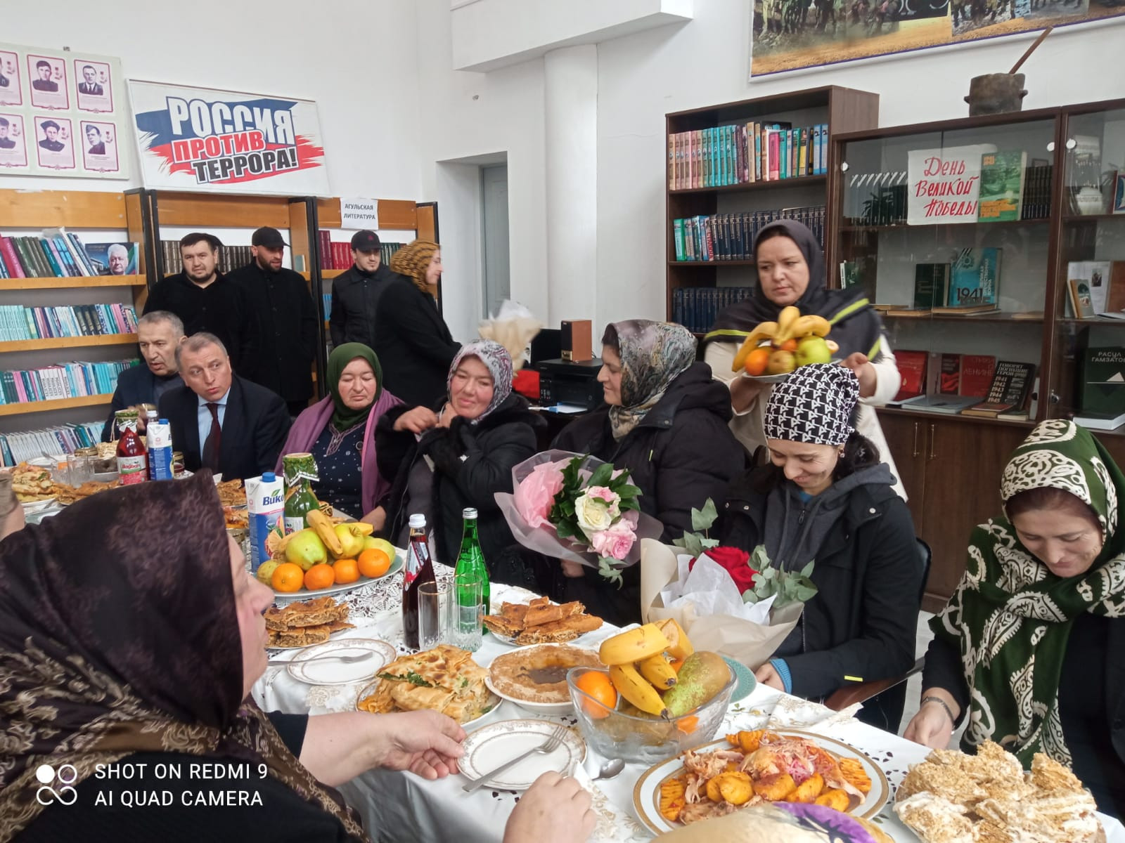 Поздравили матерей и жён бойцов