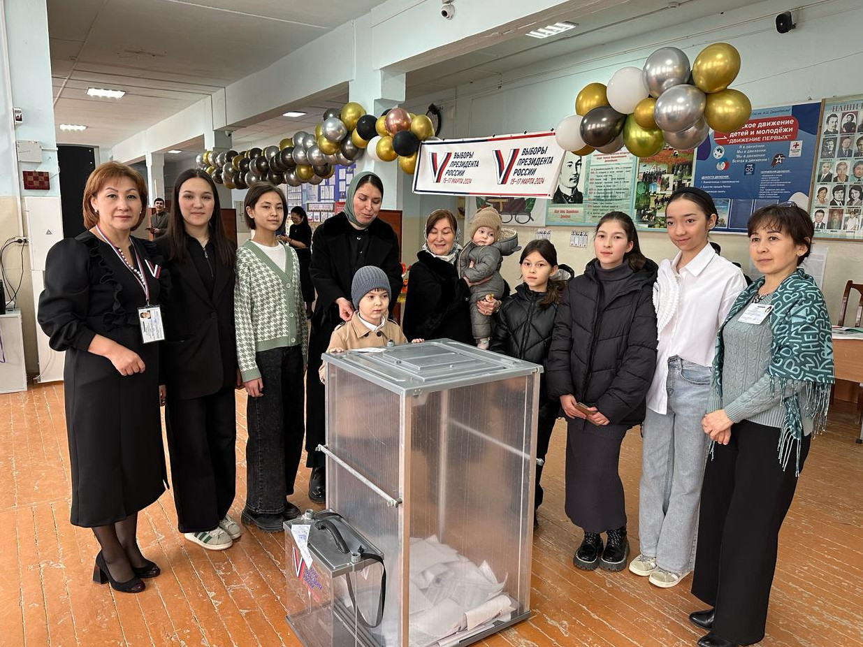 Работники Управления социальной защиты населения приняли участие в голосовании на выборах президента
