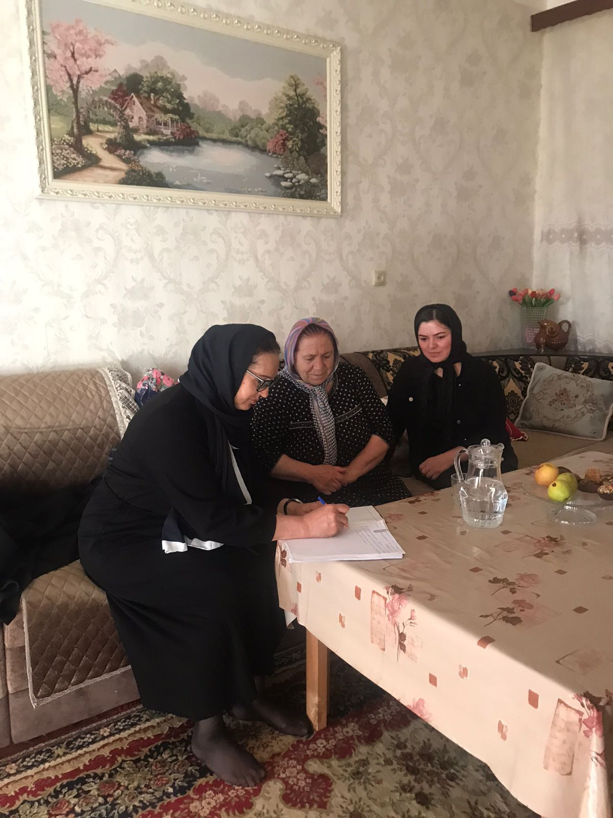 ?Специалисты ГБУ РД КЦСОН В МО,,Левашинский район,, Кичиева Л и Алишейхова Н.по план графику выездов 22.04.2024г. посетили обслуживаемых селения Леваши для проверки качества представляемых социальных услуг социальными работниками.