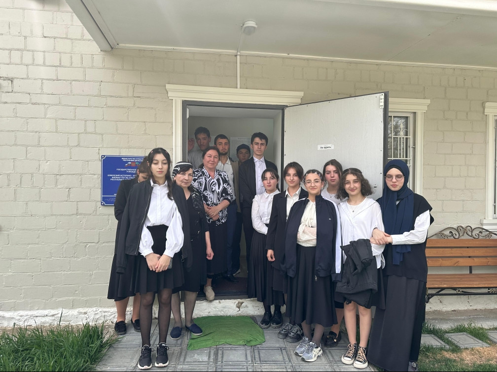 Организация среди молодежи, в том числе выпускников общеобразовательных организаций профессиональных туров на предприятия.