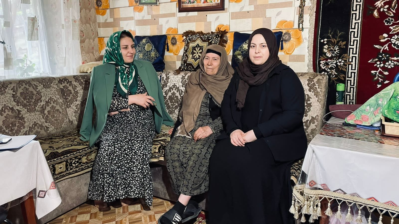 25.04.2024г Выездная проверка качества предоставления социальных услуг,  специалистами по социальной работе ГБУ РД КЦСОН в МО "Левашинский район" Гусенкадиевой Л и Хапизовой А  в селении Леваши.