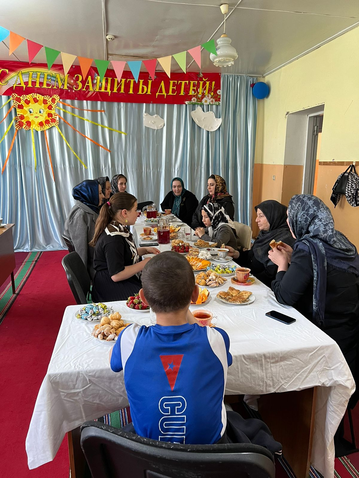 Специалисты отдела семьи и детей ГБУ РД КЦСОН в МО "Левашинский район" к "Международному дню защиты детей" организовали круглый стол под девизом "В семье лад и по жизни рад"