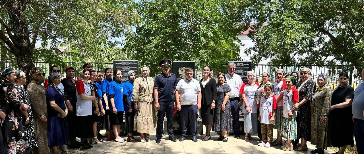 Коллектив Комплексного центра Минтруда РД в Карабудахкенте почтил память погибших в терактах 23 июня