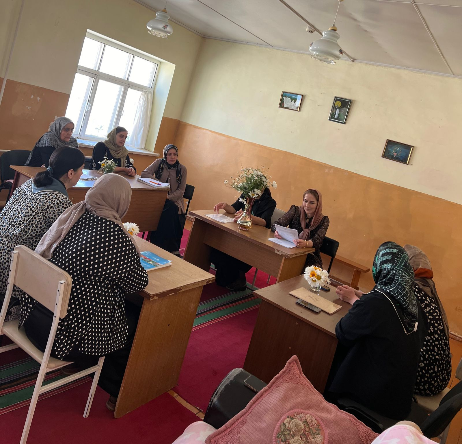 В отделе семьи ГБУ РД КЦСОН в МО «Левашинский район» в связи с Всероссийским праздником - днём семьи, любви и верности провел круглый стол среди специалистов отделения на тему: «Семья – основа здорового общества и главное богатство страны».