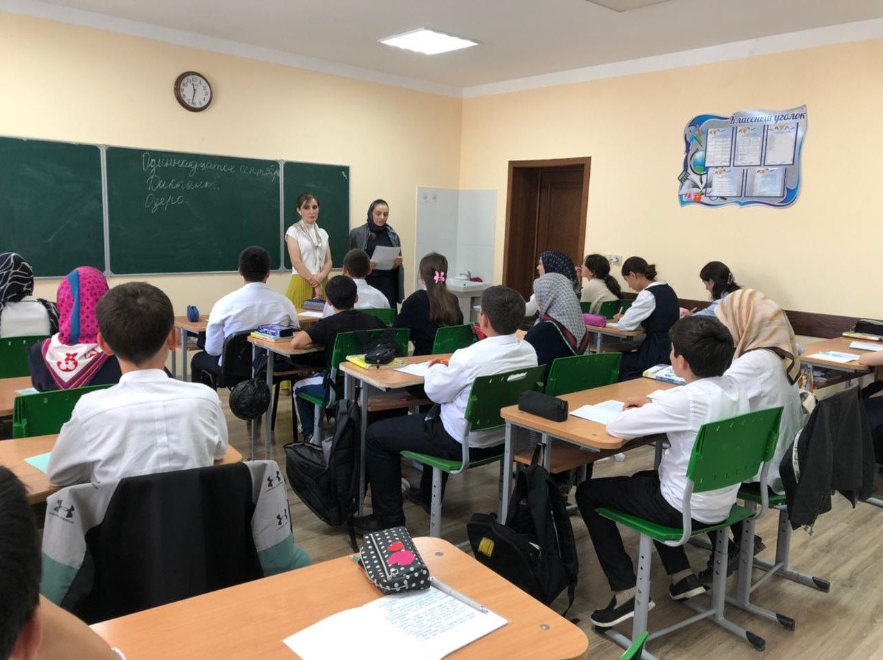 Психолог центра Социального обслуживания населения, отделения на дому детей и семей с детьми Алишейхова З.Я провела лекцию среди школьников 7-8кл на тему: «Кто подвержен вербовке»