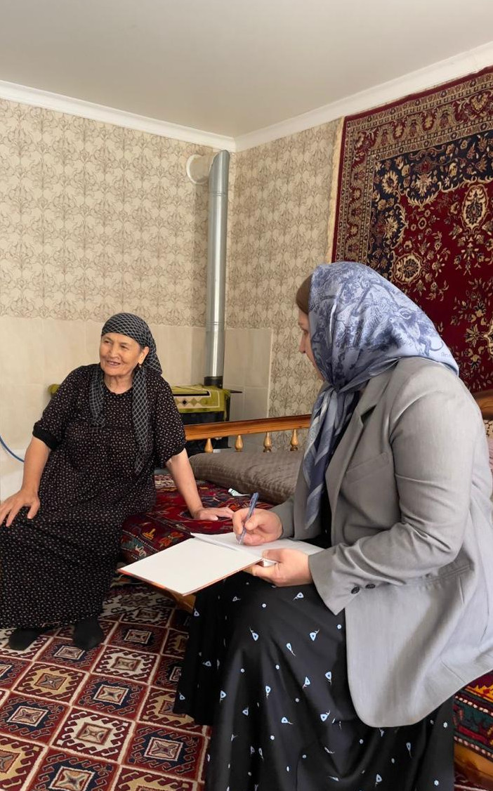 ?17 сентября 2024 года специалисты по социальной работе  ОСО на дому ГБУ РД КЦСОН в МО «Левашинский район» Гусенкадиева Л.  и  Сагидова П.  выехали в село  Цухта.