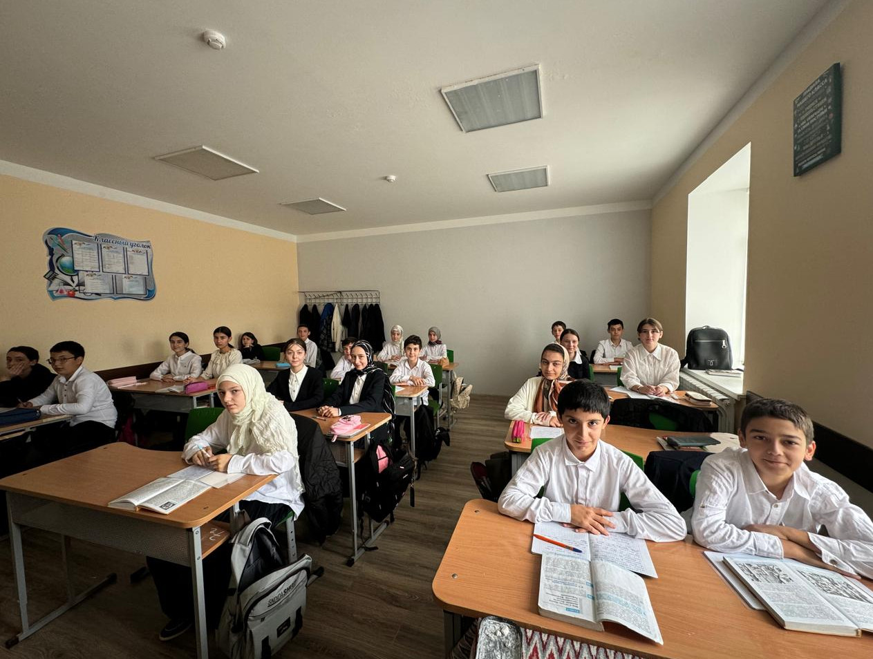 Психолог центра Социального обслуживания населения, отделения на дому детей и семей с детьми Алишейхова З.Я провела семинар в школе среди 8-9 классов на тему: «Экстремизм как социальное подростковая форма выражения протеста».