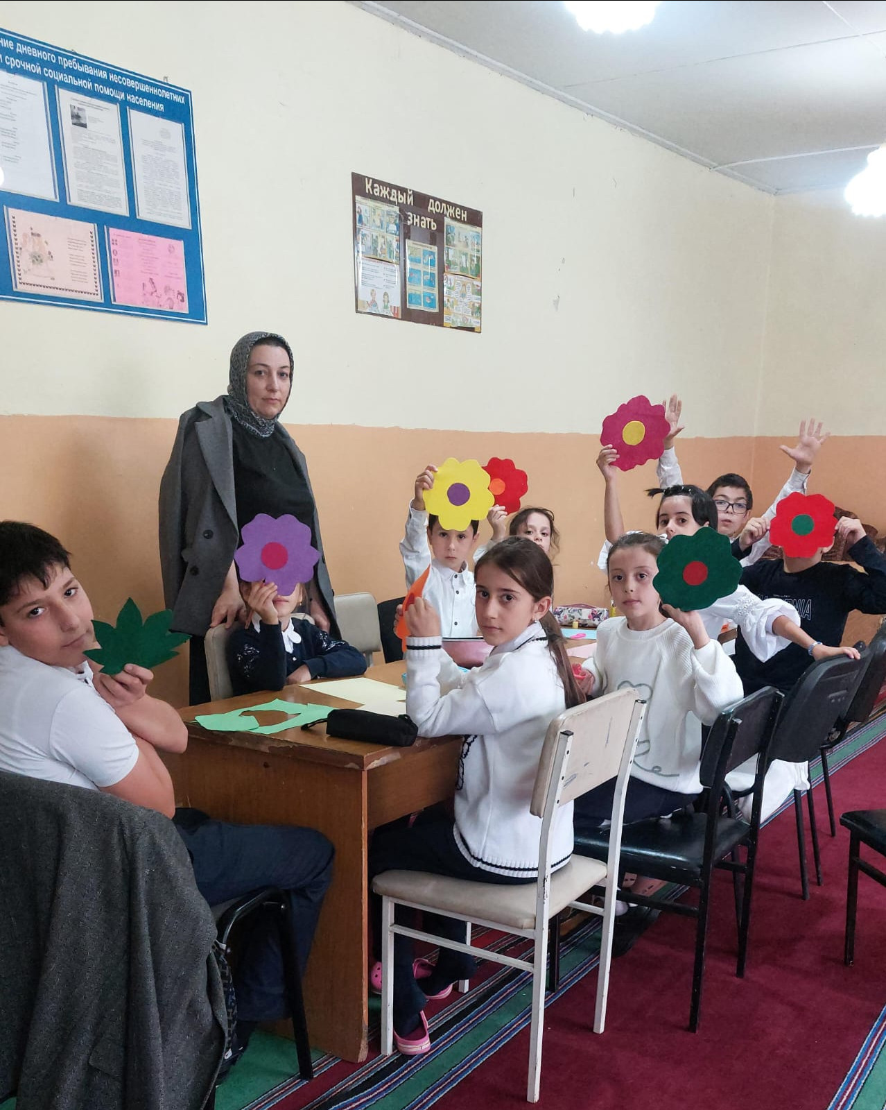 ?Соц.педагог отдела дневного пребывания детей и семей с детьми Магомедова Рукият Магомедовна провела “кружковая работа с детьми”.