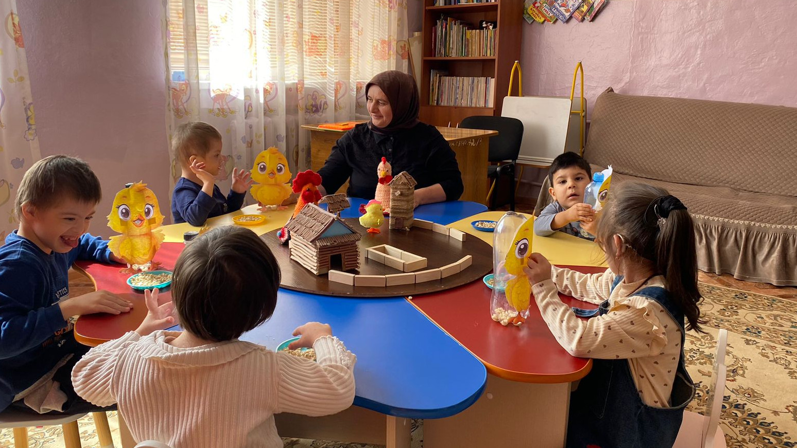 Для детей с ОВЗ провели интегрированное занятие "Угощение для цыплят"