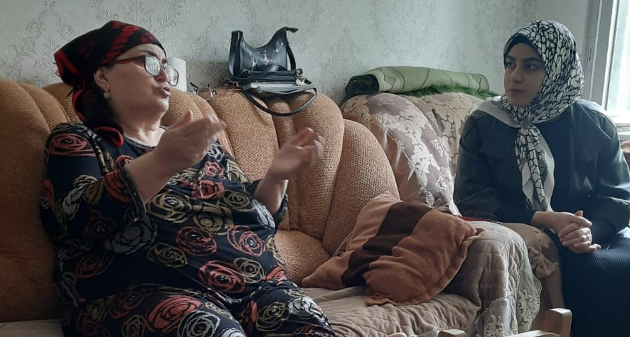 28 октября специалисты ГБУ РД КЦСОН выявили семью, нуждающуюся в социальном обслуживании, и посетили их на дому. Работники центра оказали семье психологические и правовые  услуги.