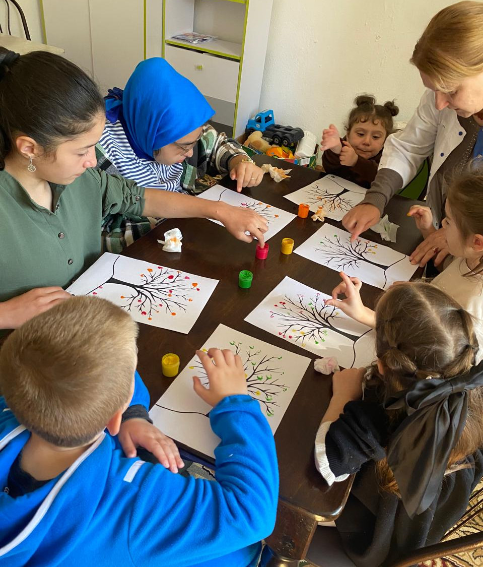 Занятие по нетрадиционному рисованию пальцами на тему: "Осеннее дерево".