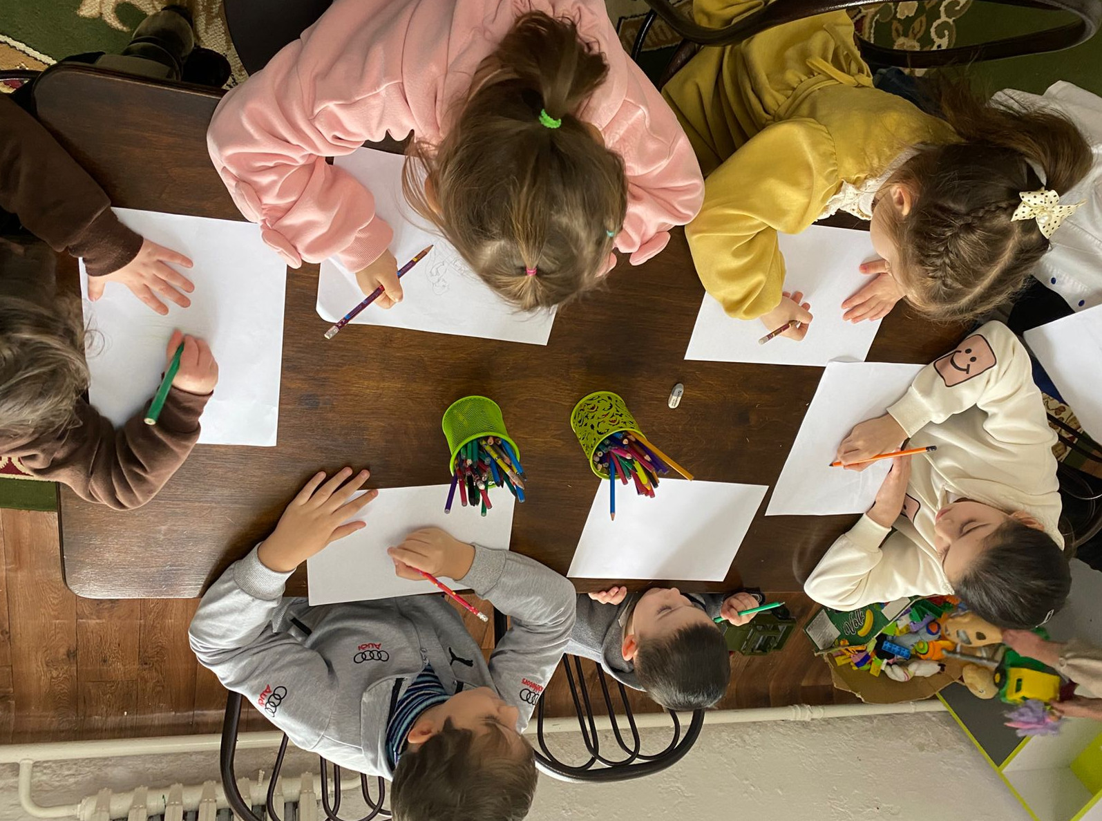 День папы.  Папа -это тот человек, который любит вас всей своей душой, который придёт к вам на помощь в любой ситуации, тот, кто будет оберегать, защищать