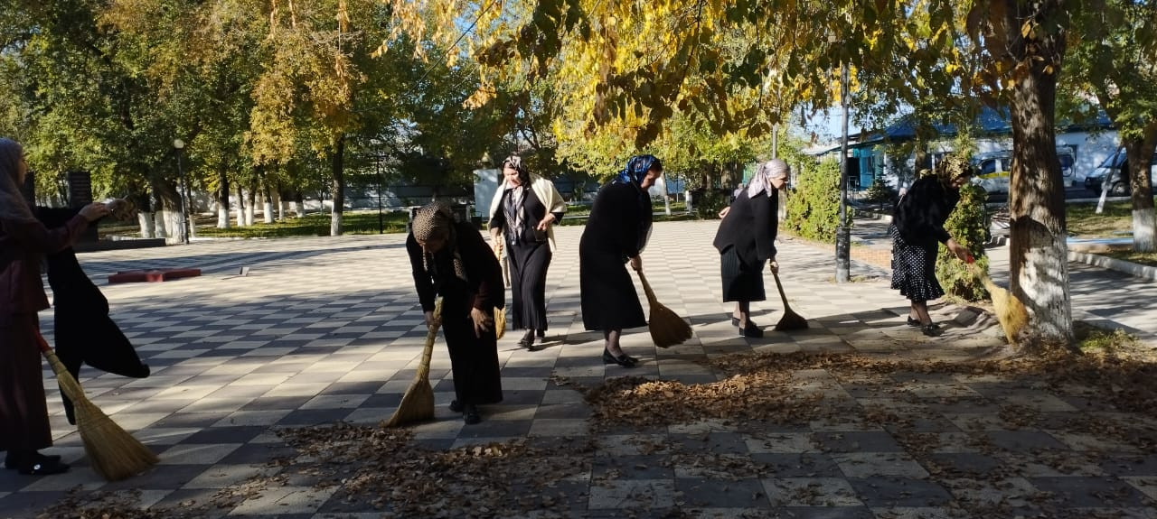 Коллектив Карабудахкентского Комплексного центра принял участие в общерайонном субботнике