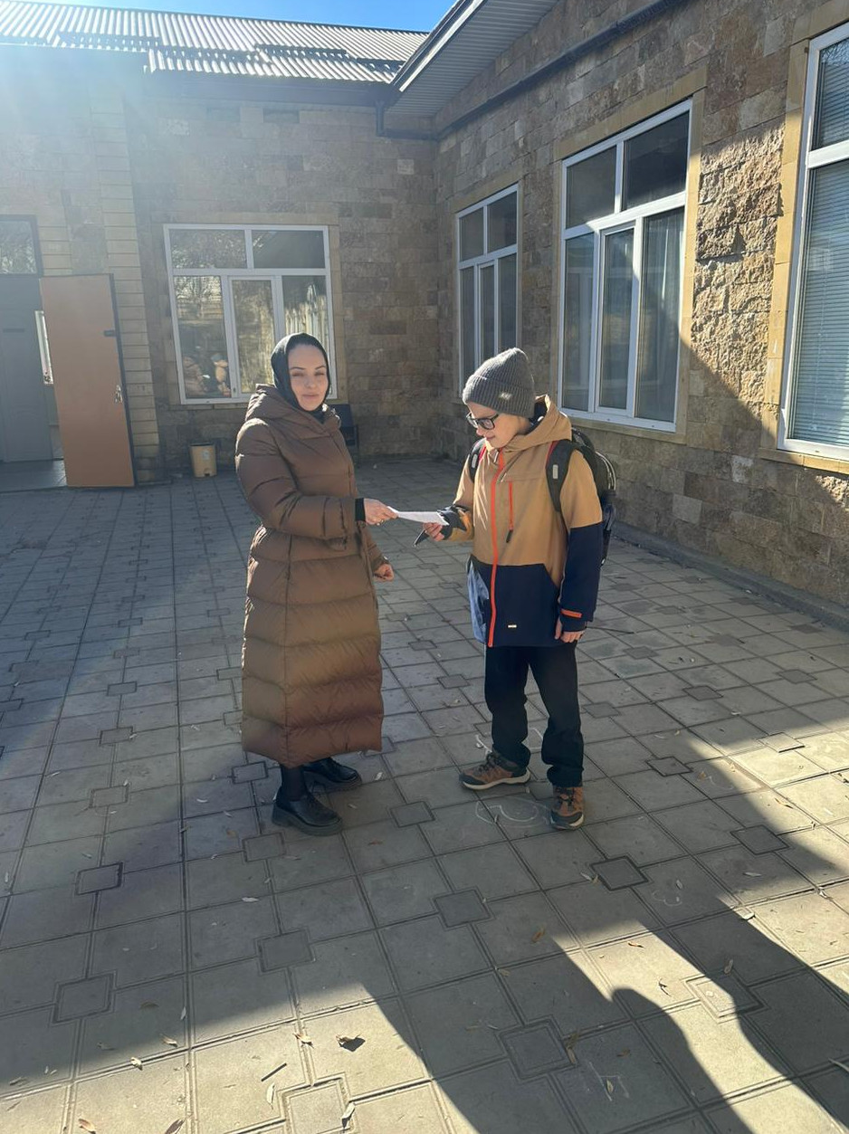 ?Юрист ГБУ РД КЦСОН  Газимагомедова Р. распространяла листовки о правах семей и детей.