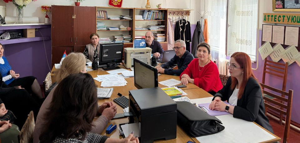 Работники Управления социальной защиты в Курахском районе провели выездной прием граждан в селе Кумук