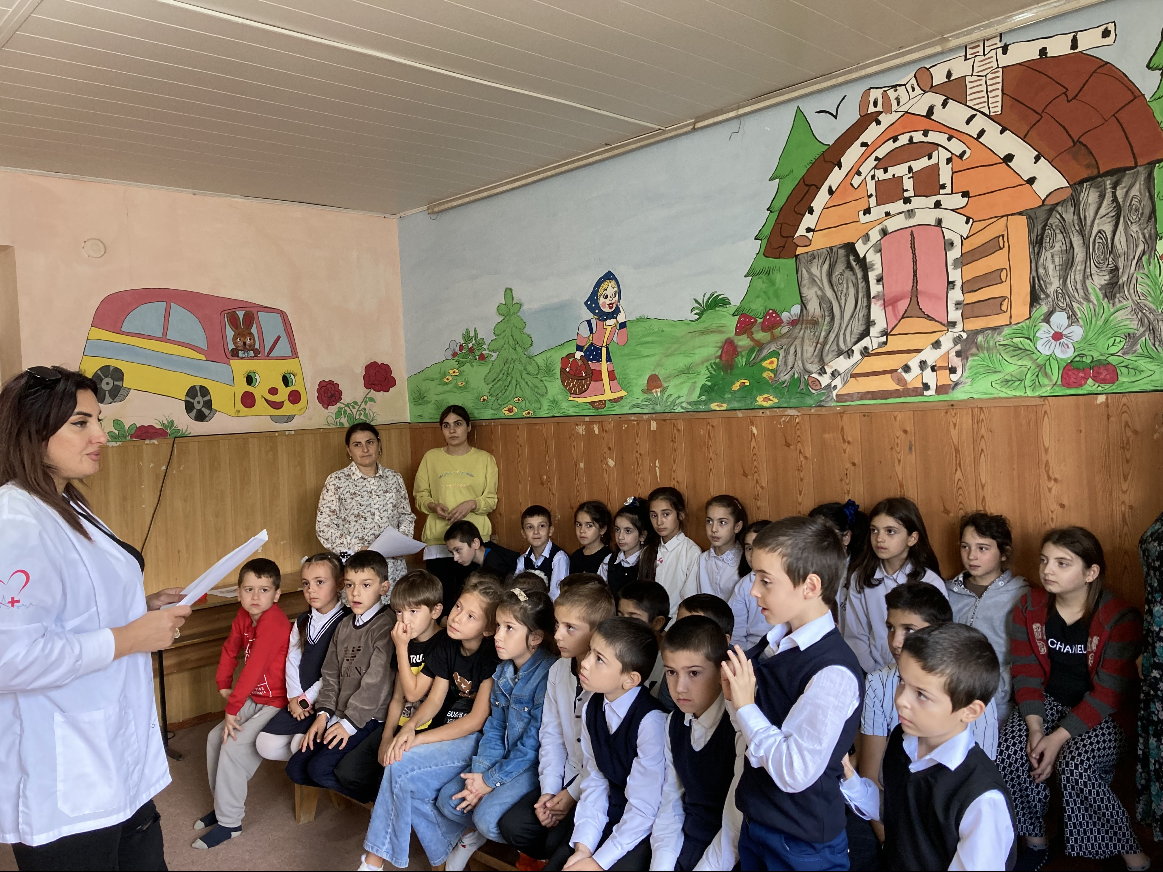 С подопечными отделений  социального обслуживания детей и семей с детьми в полустационарной форме и временного пребывания детей и семей с детьми провели беседу: «Корь и ее профилактика»