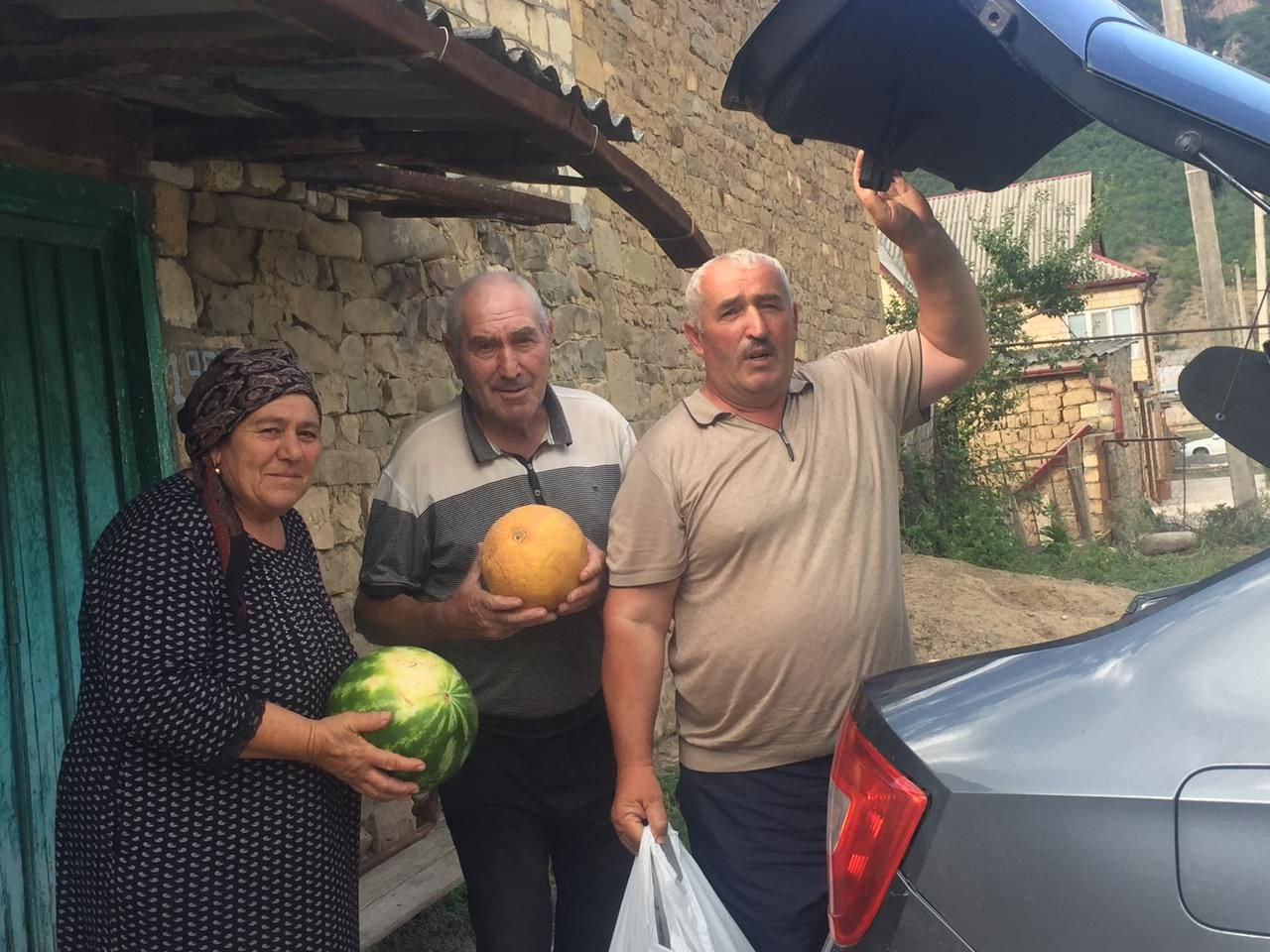 Соц работник Казимагомедов Ш. оказал помощь своим подопечным в оказании бытовых услуг