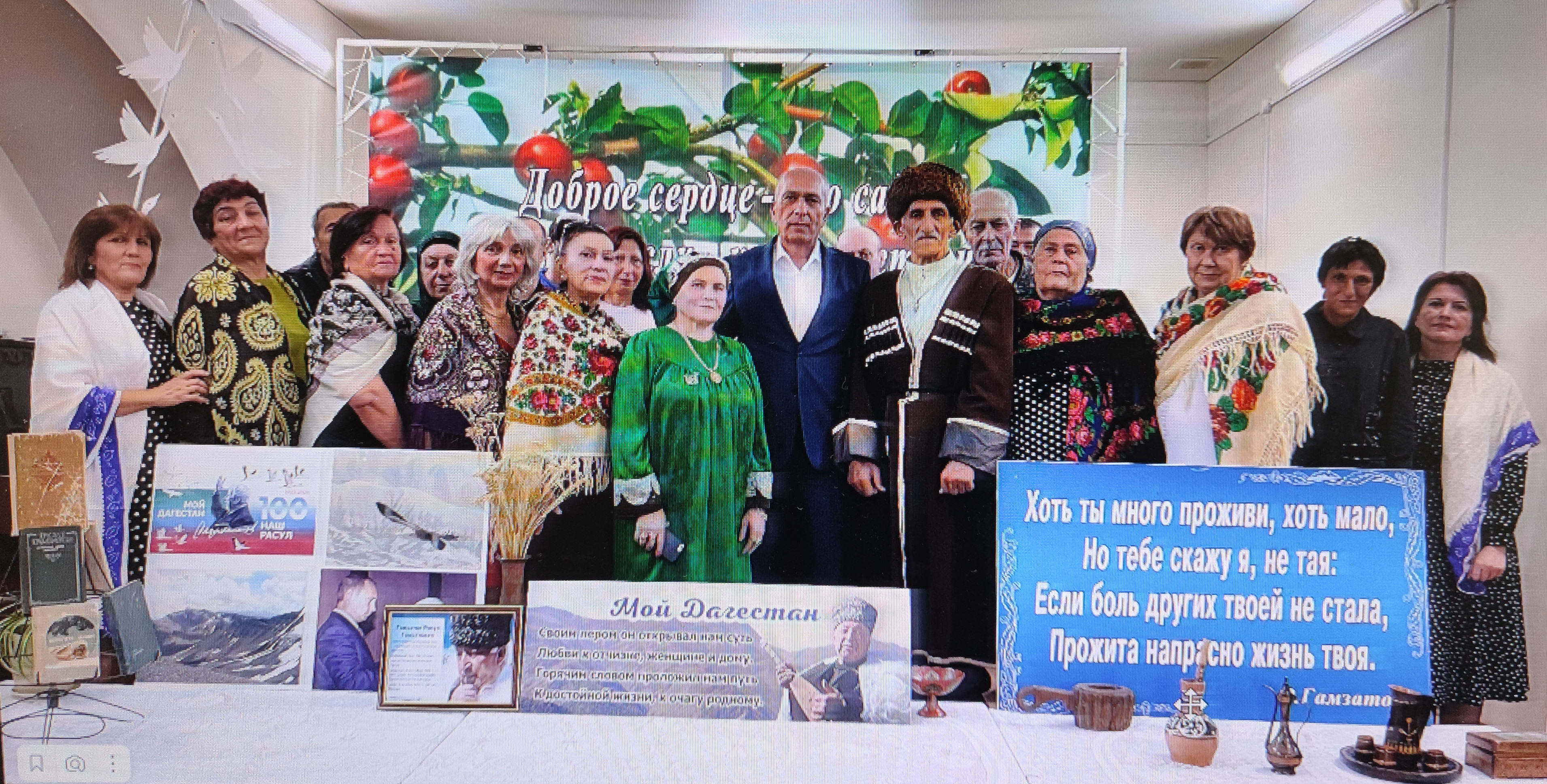 В Комплексном центре г.Дербента провели литературно-поэтический час, приуроченный к 100-летию со дня рождения великого поэта Расула Гамзатова