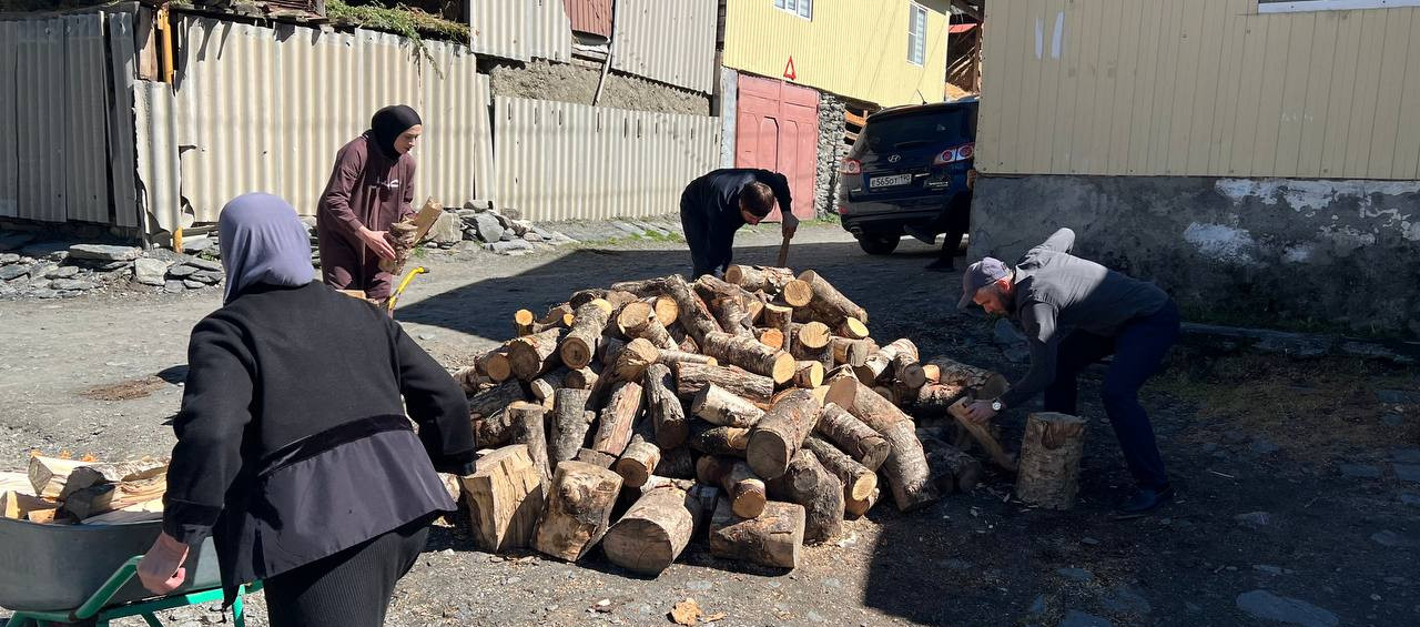Мобильная бригада Центра социального обслуживания в Цунтинском районе оказала социальные услуги жителям сел Шаитли и Генятли
