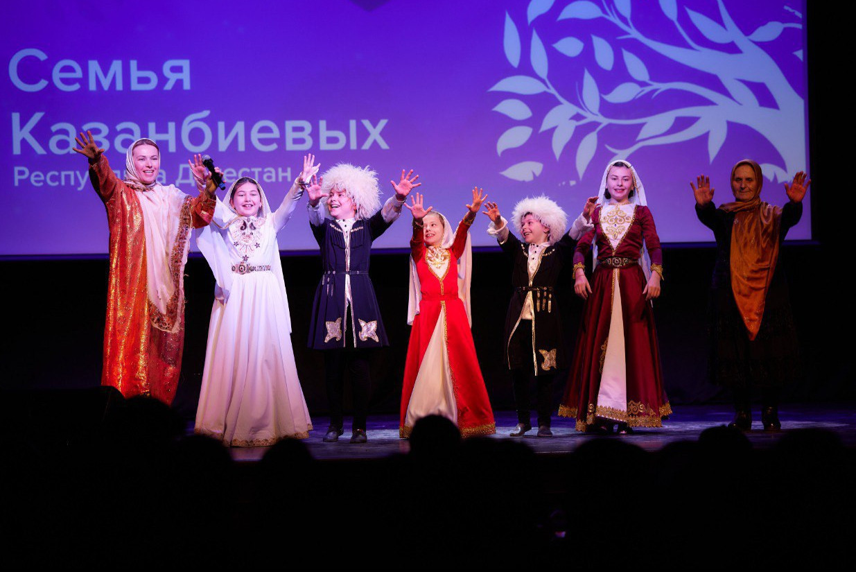 Многодетная семья Казанбиевых из Дагестана стала победителем конкурсной программы «Династии России» в номинации «Семейные рецепты»