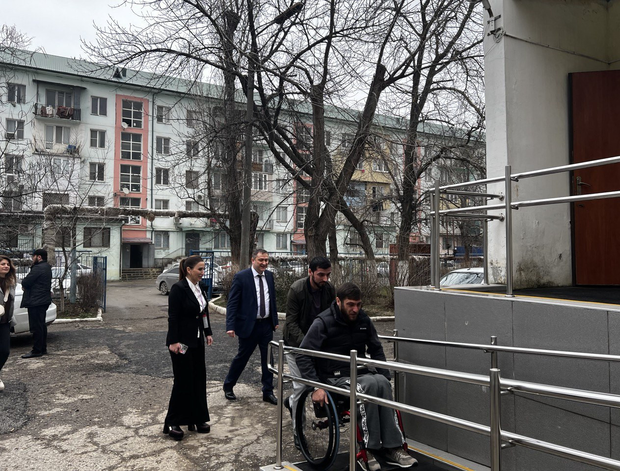 Мурад Казиев проинспектировал ход голосования маломобильной категории граждан в Махачкале.