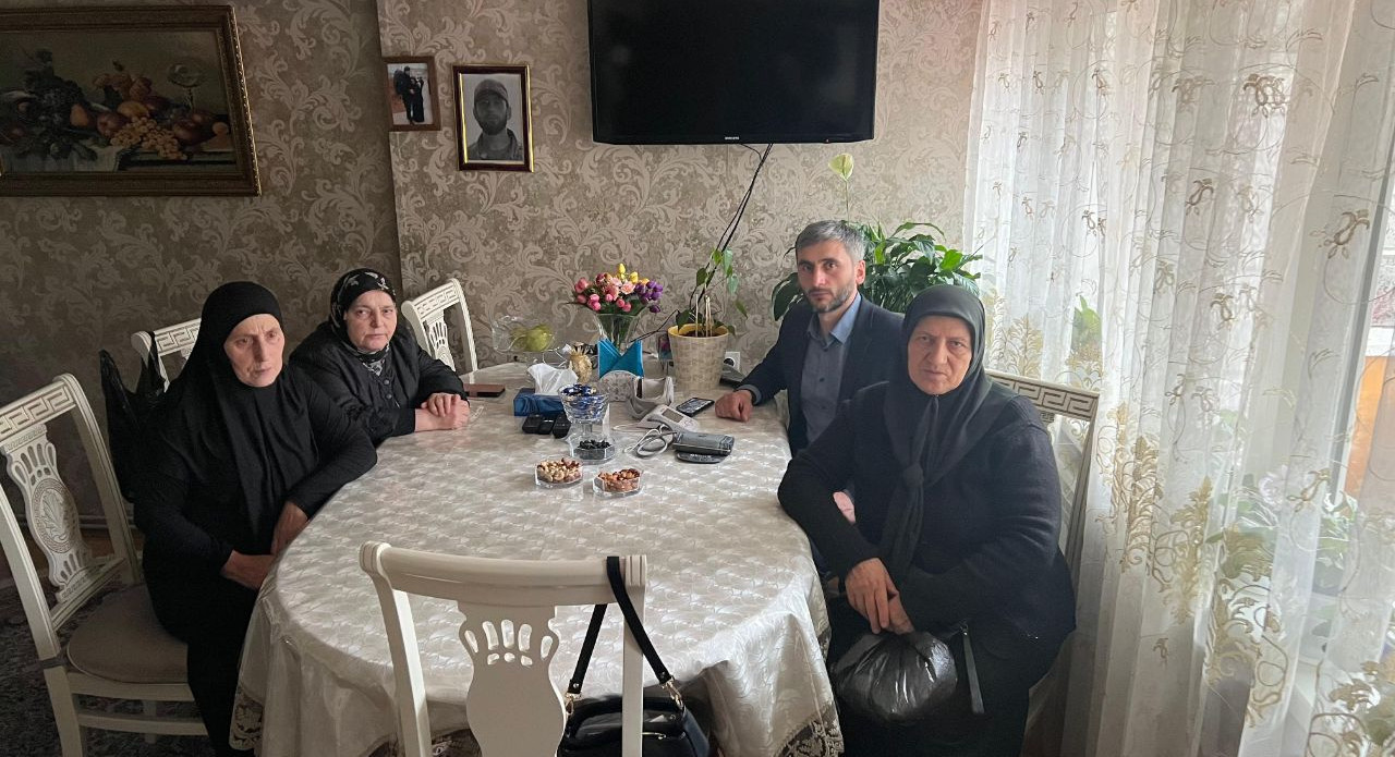 Посещение родителей военнослужащих, чьи сыновья героически погибли при выполнении воинского долга в районах СВО.