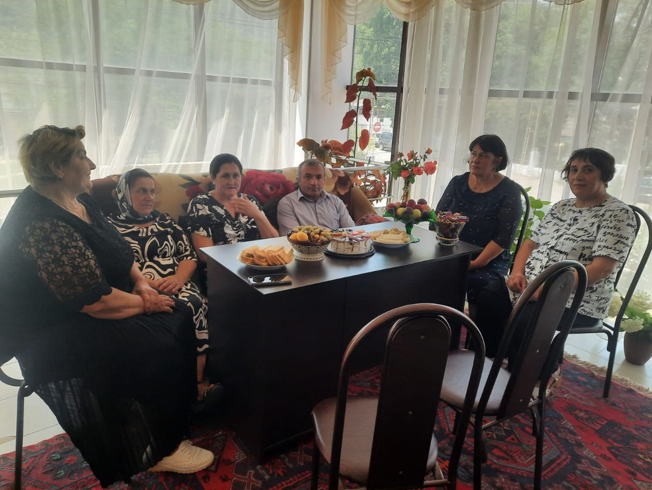 В преддверии Дня семьи, любви и верности ГБУ РД ЦСОН в МО "Хивский район" совместно с работниками МКУ пригласили родителей участников СВО