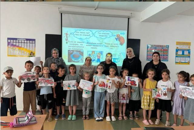 Социальные работники Минтруда Дагестана в Карабудахкентском районе провели с маленькими подопечными занятия по противопожарной безопасности