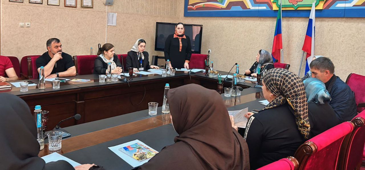 Работники Комплексного центра Карабудахкентского района встретились с семьями погибших участников специальной военной операции