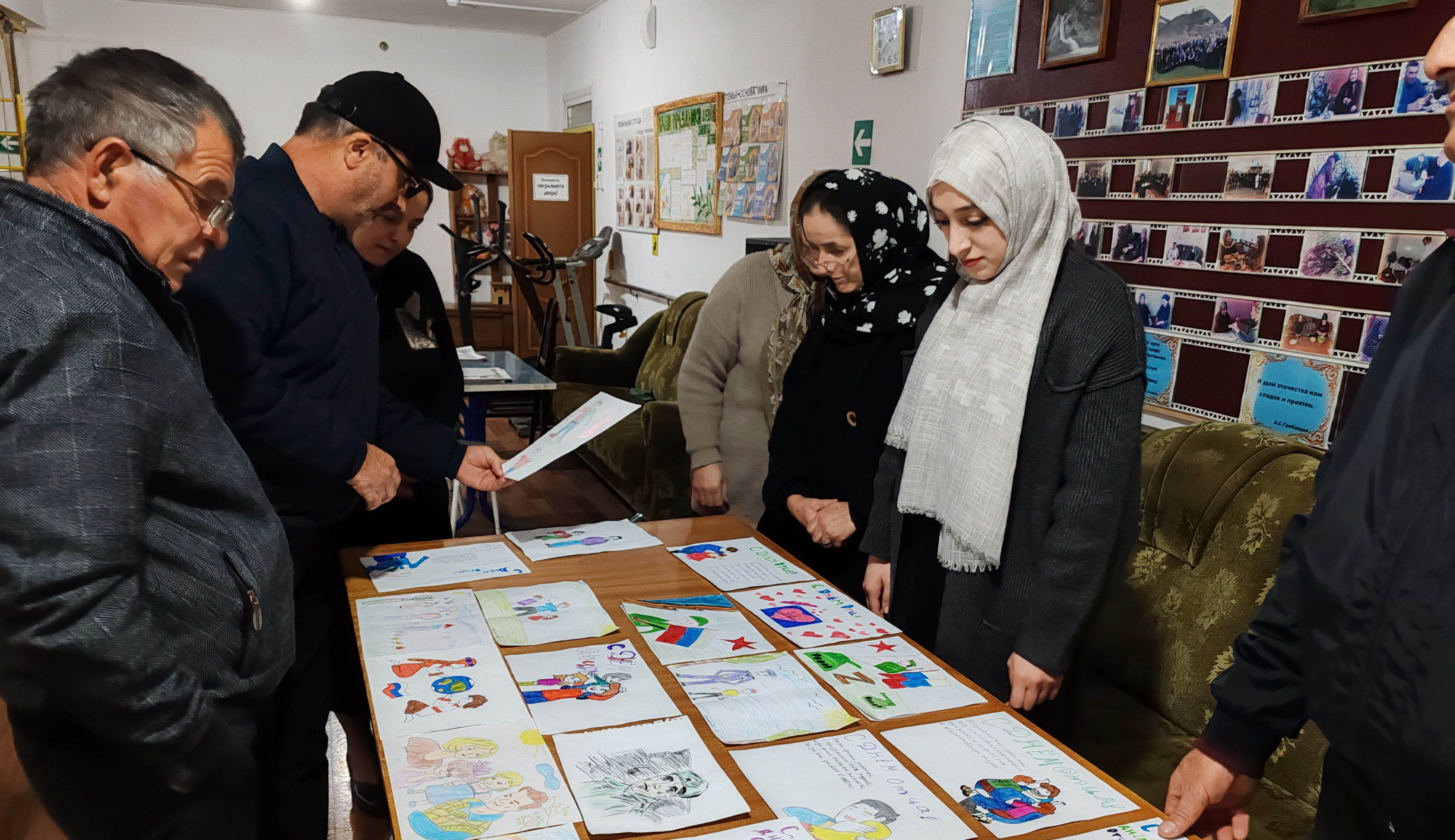 На День отца в Табасаранском Комплексном центре провели конкурс рисунков