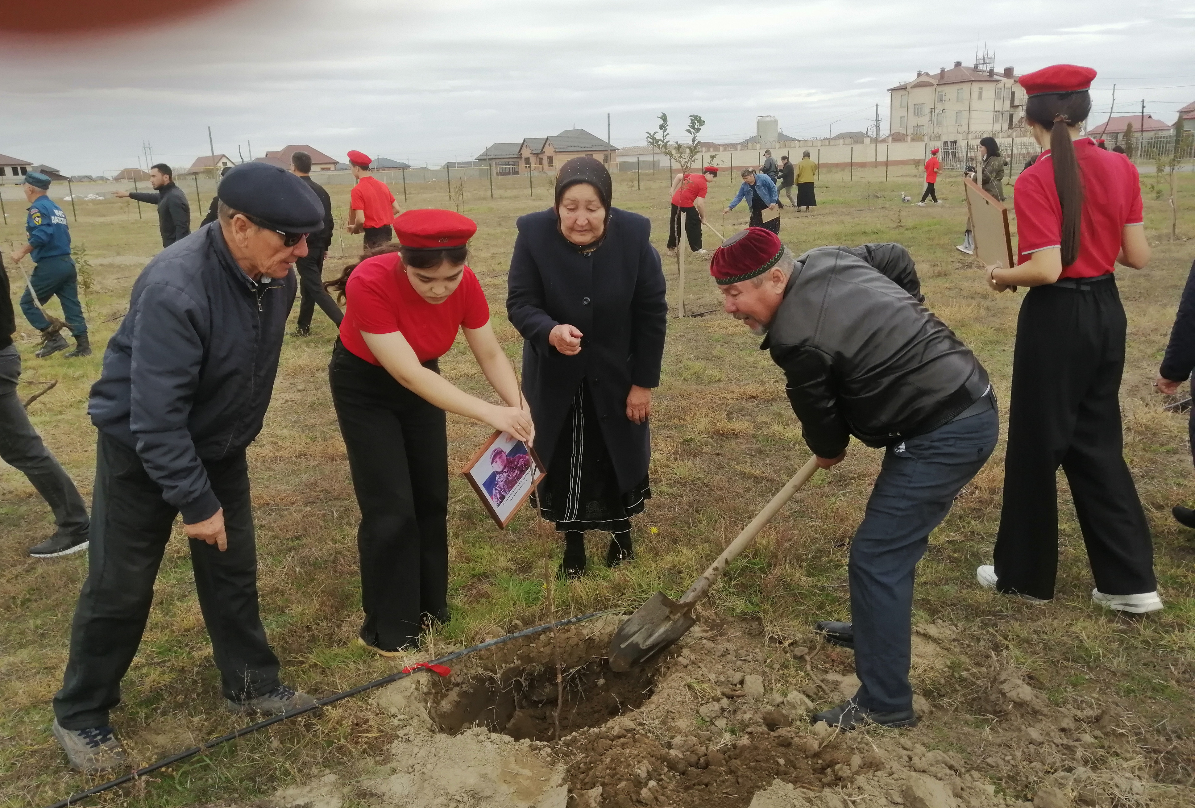 В с. Терекли-Мектеб Ногайского района открыли  «Сад памяти», посвященный памяти погибших в ходе специальной военной операции