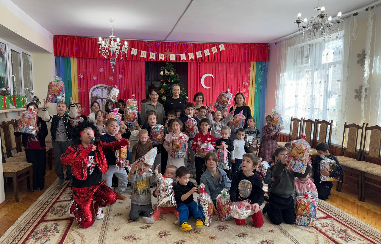 Представители ДРО «Женщины бизнеса» навестили детей Центра