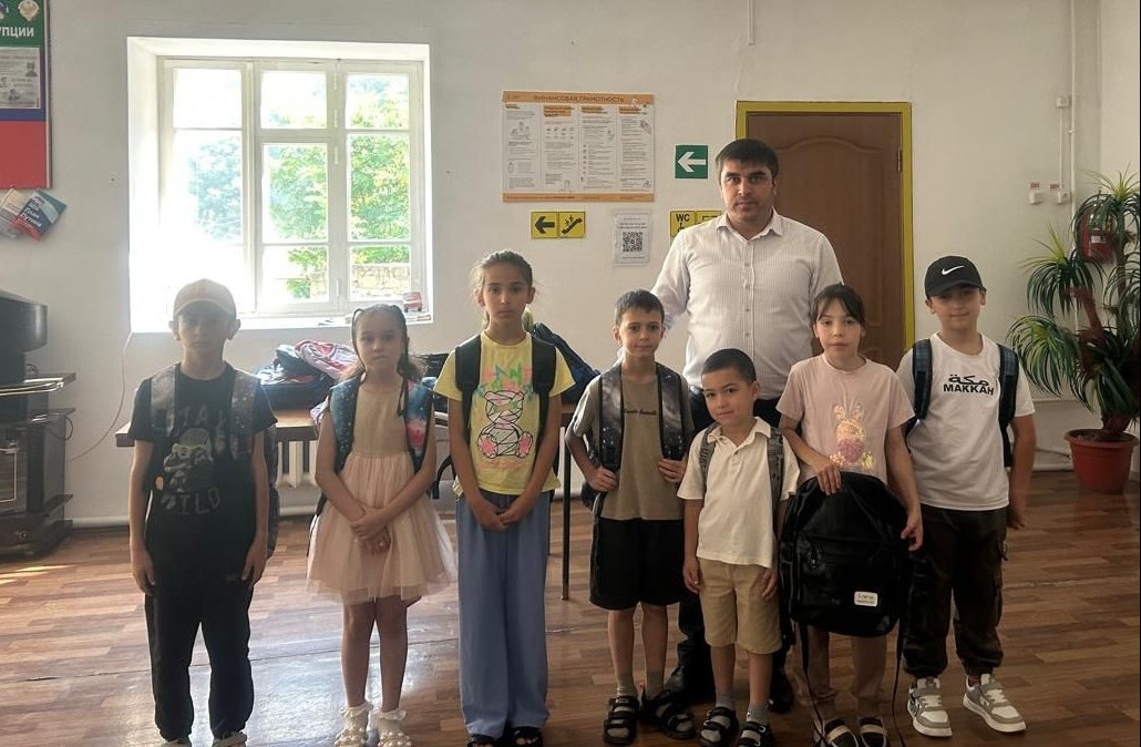В Табасаранском районе 50 семей поблагодарили коллектив Комплексного центра социального обслуживания населения за оказанную помощь в рамках акции «Собери ребенка в школу»