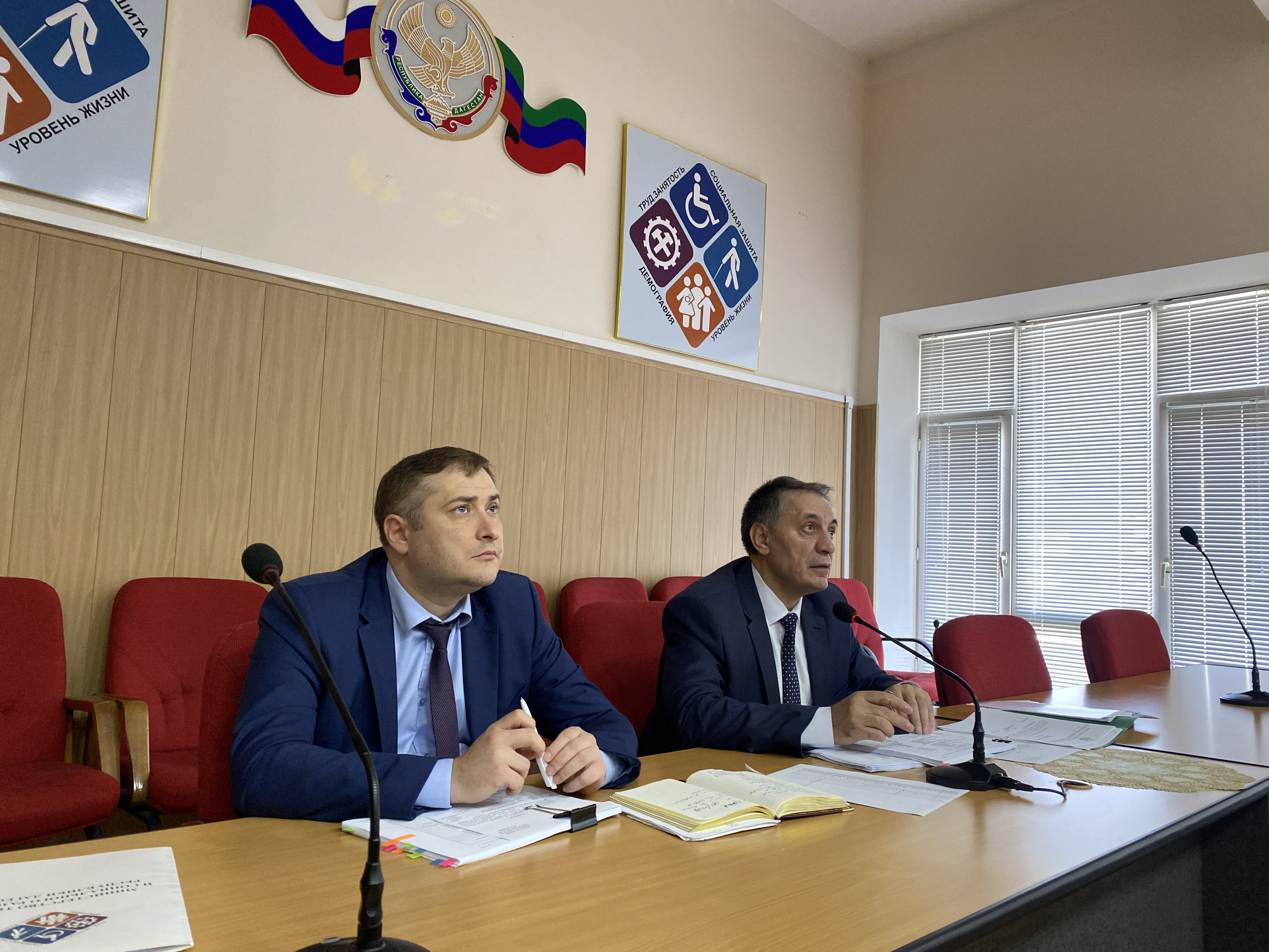 В Минтруда Дагестана под руководством Абдурахмана Махмудова обсудили вопросы налоговой задолженности подведомственных учреждений