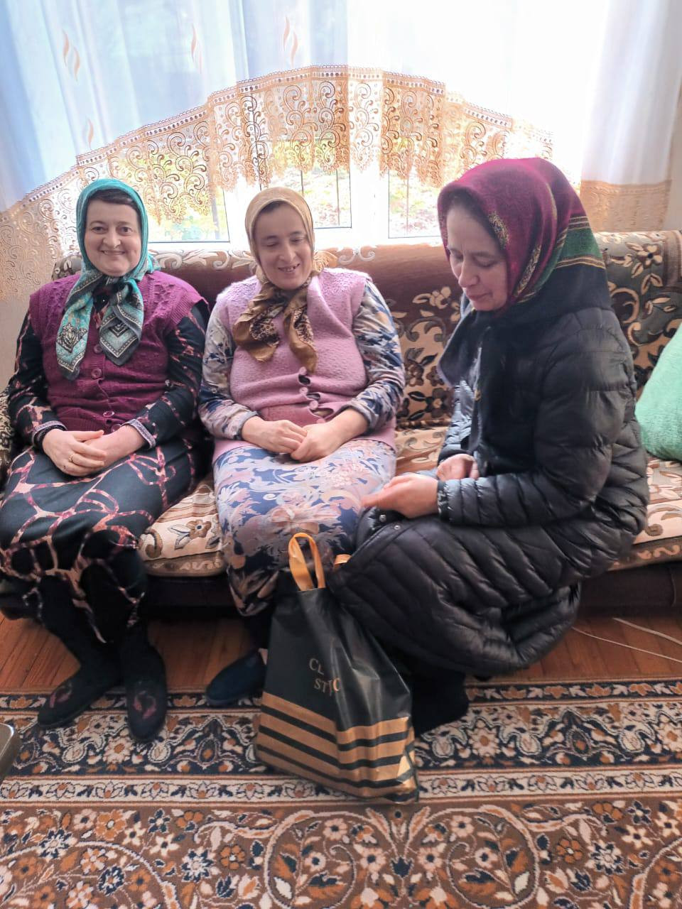 Ко Дню инвалидов работники КЦСОН оказали адресную помощь подопечным!