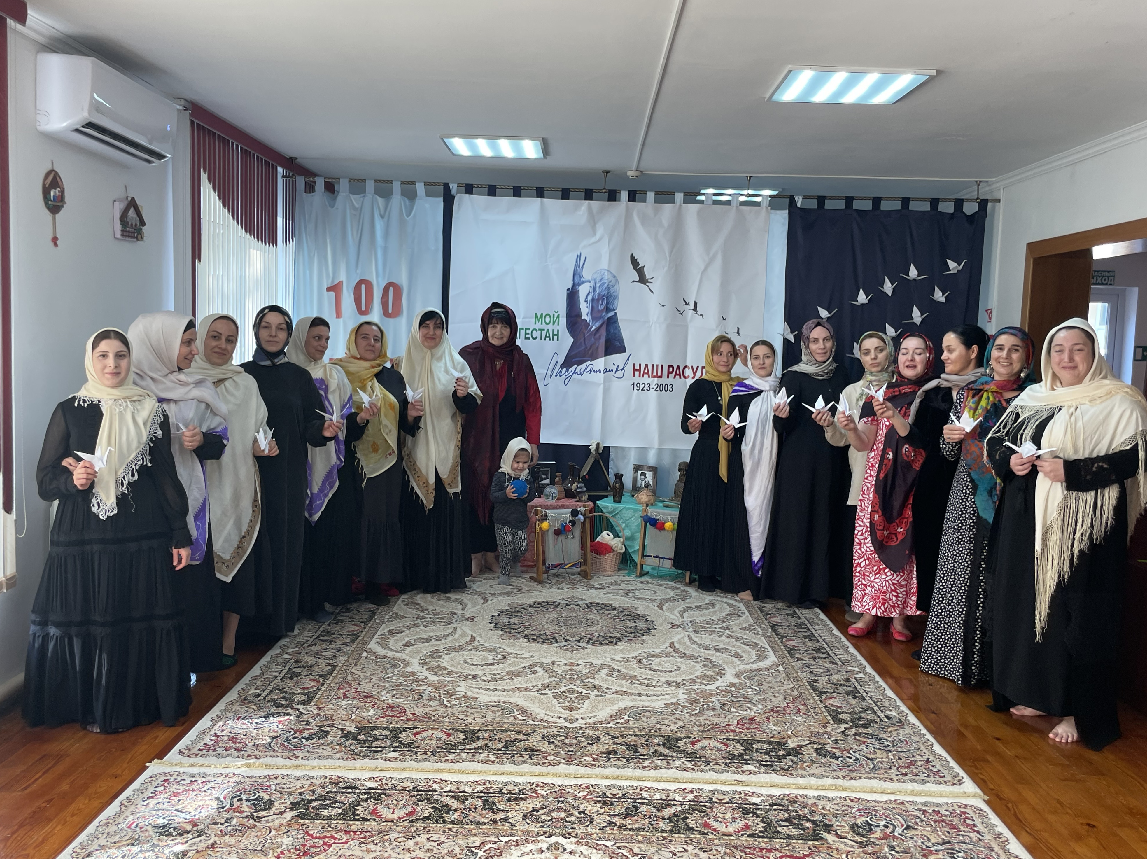 К 100-летию со дня рождения Р.Гамзатова