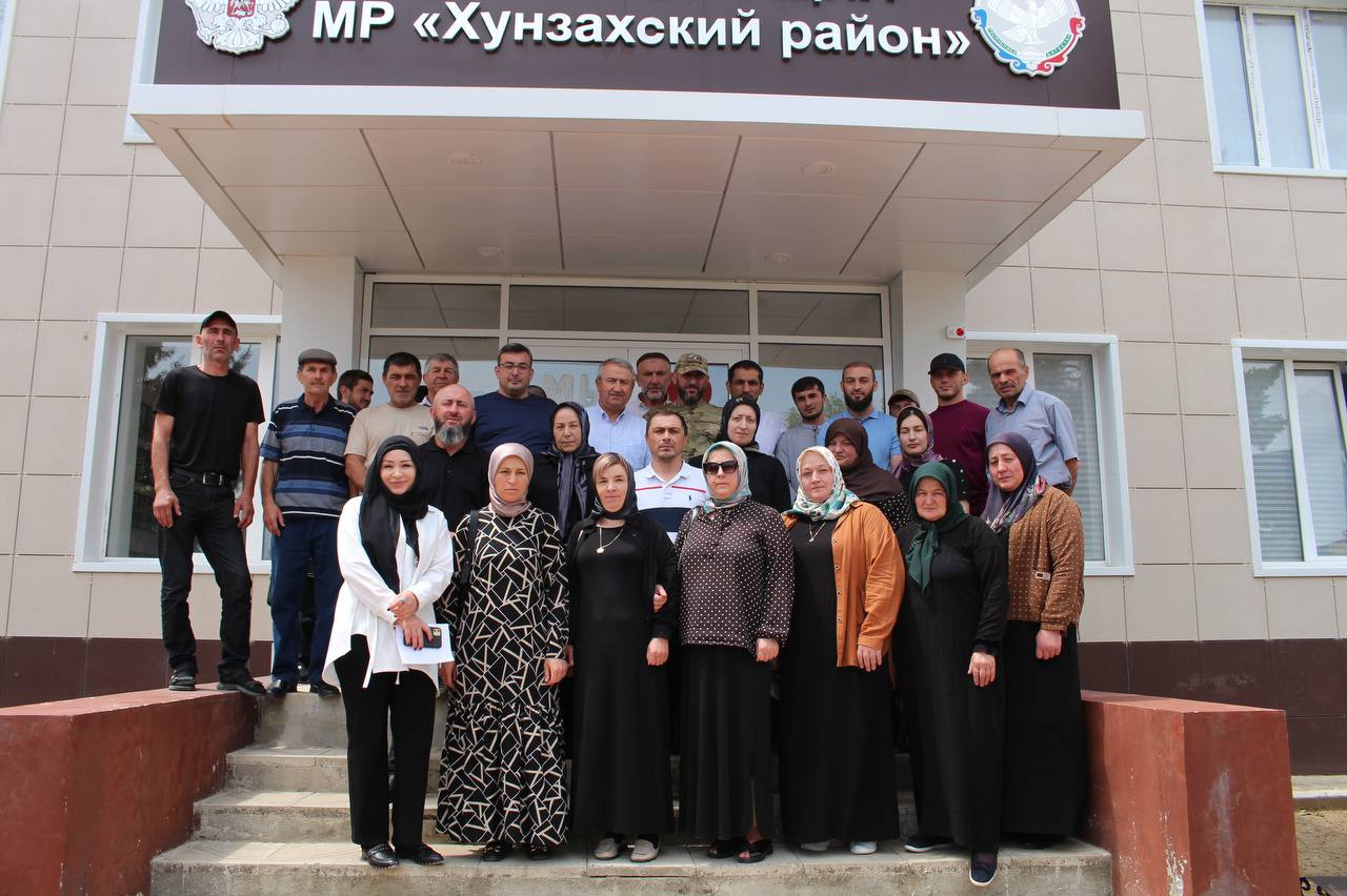 Накануне временно исполняющий обязанности министра труда и социального развития РД Магомедзагид Кихасуров с рабочим визитом посетил Хунзахский район.