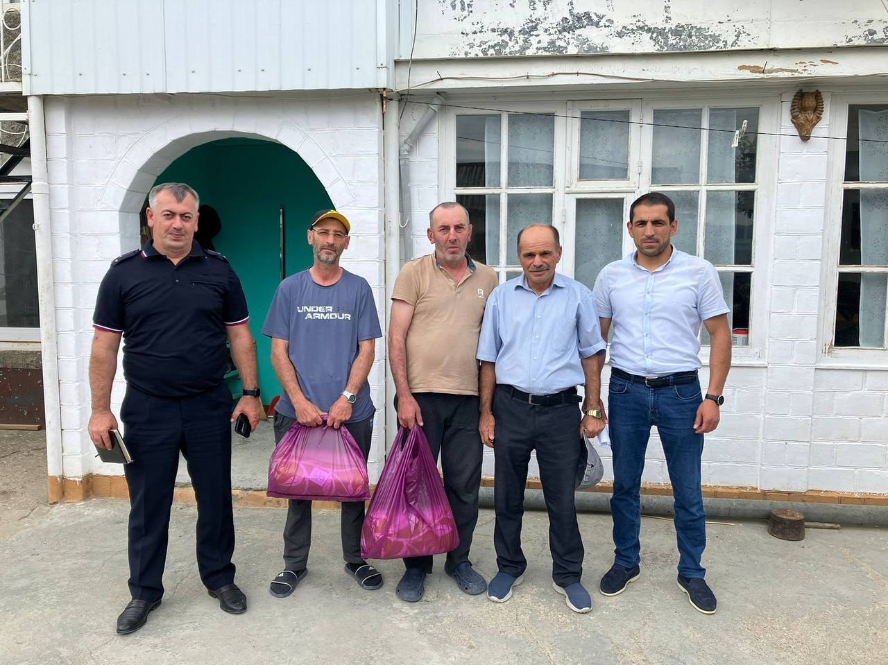 Работники Комплексного центра Хунзахского района с привлечением участковых уполномоченных полиции и отделов по делам несовершеннолетних посетили все семьи, находящиеся под опекой и попечительством, проживающих в Хунзахском районе.