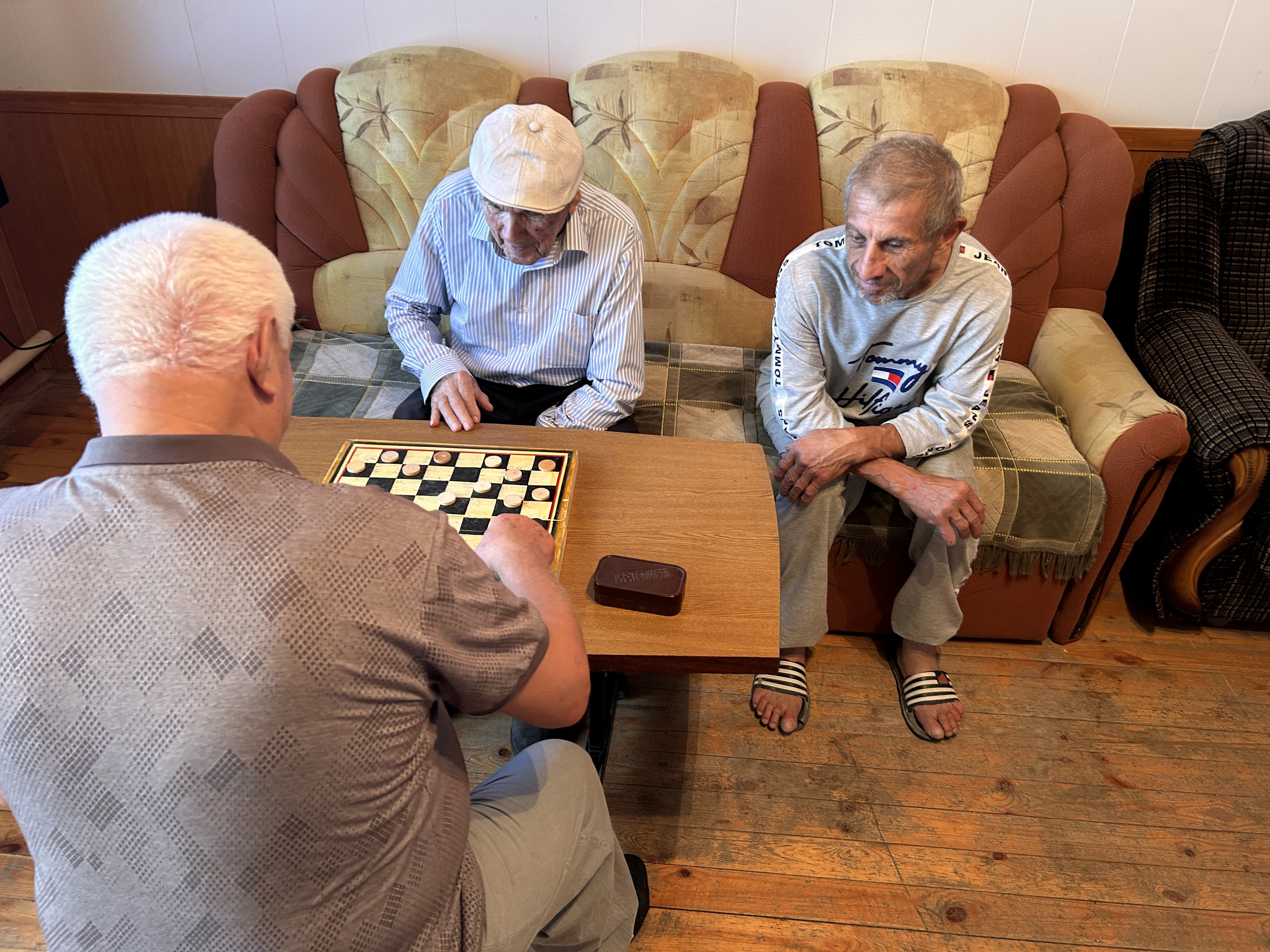 Польза игры в шашки для людей старшего поколения