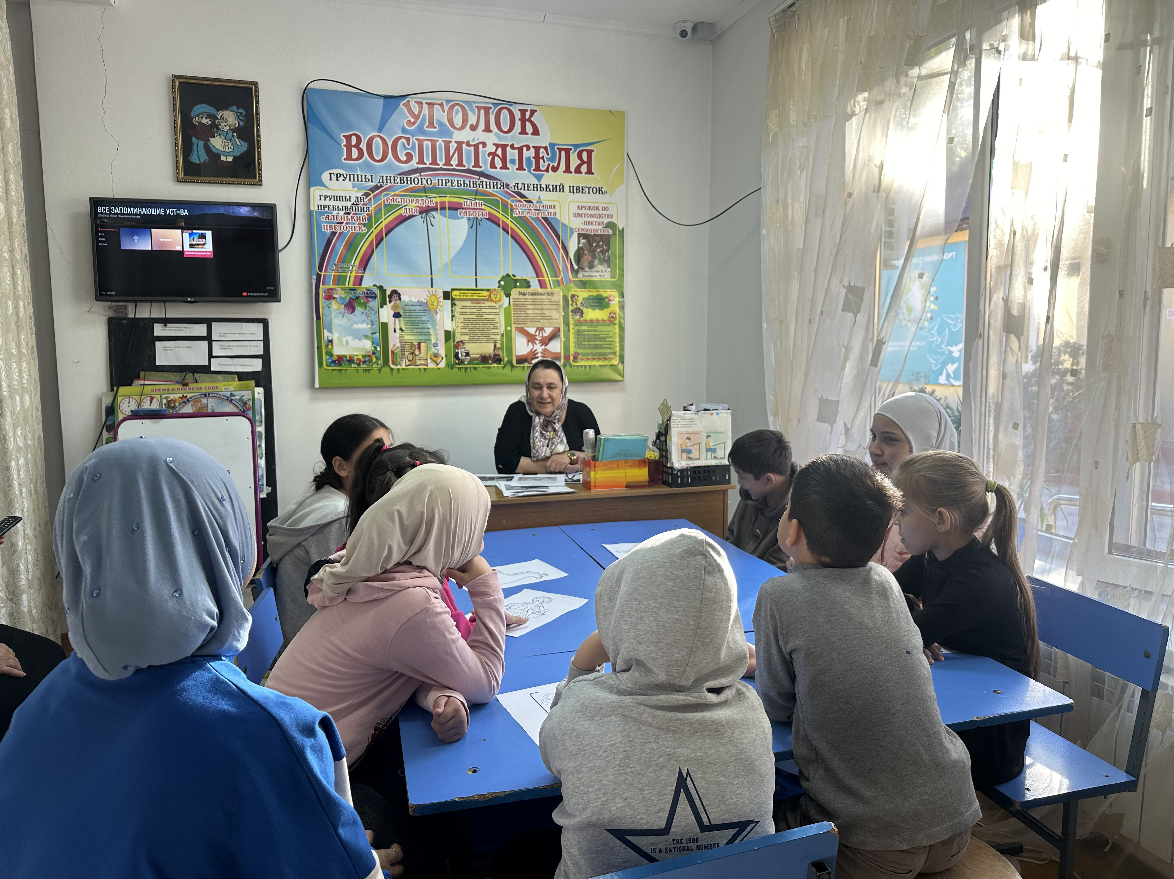 Занятие на тему:"Дымковская игрушка".