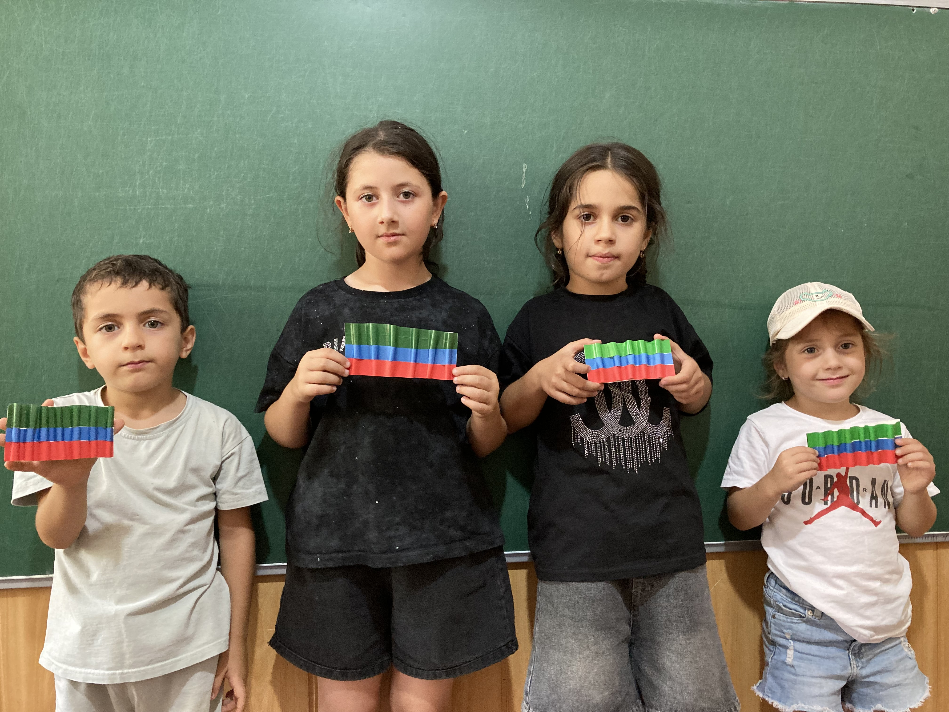 Занятие аппликация "Флаг Дагестана"