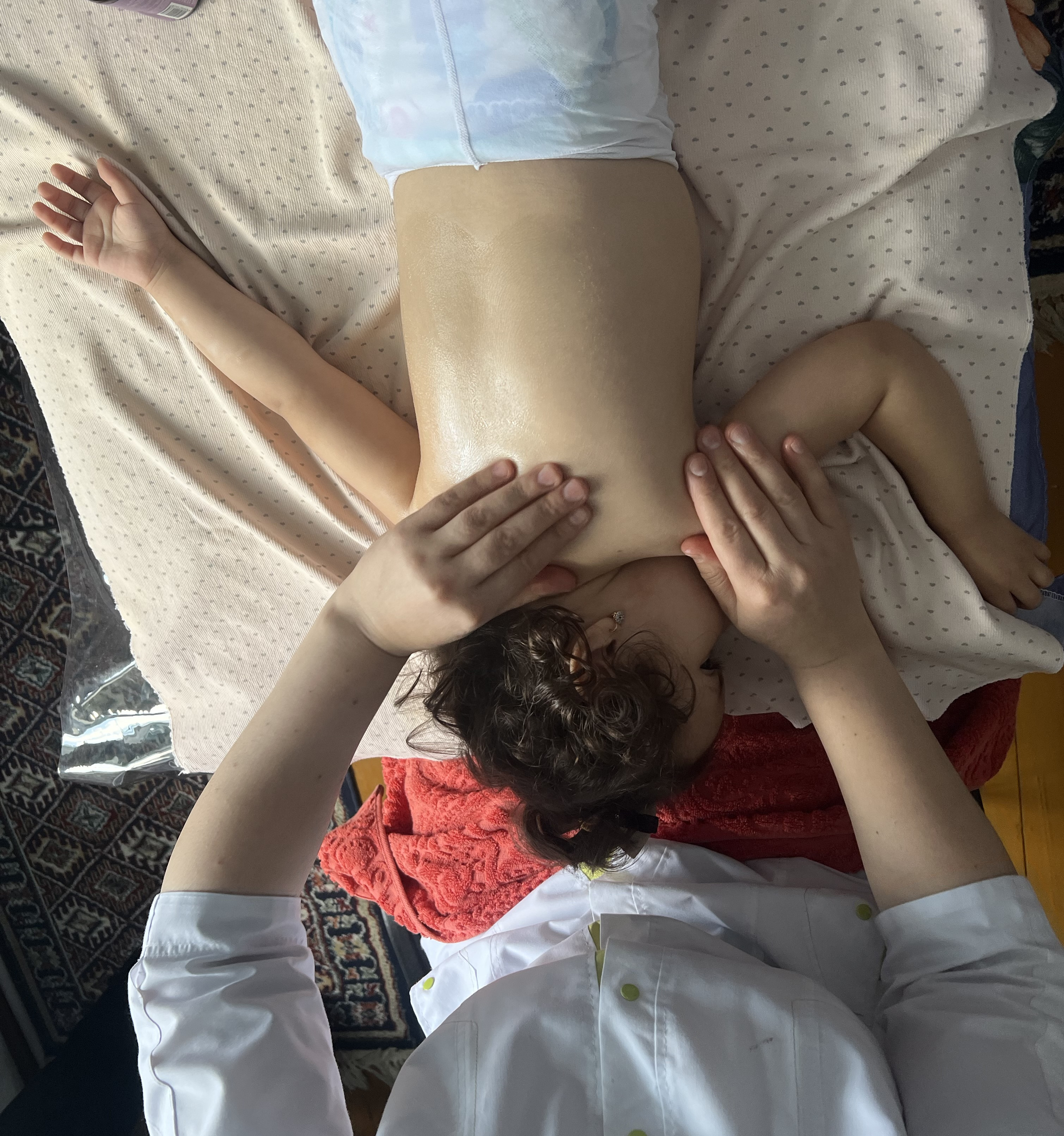 ?⚕️Медицинская сестра по массажу Пашаева Кабират проводит массаж при диагнозе «Задержка речевого развития».