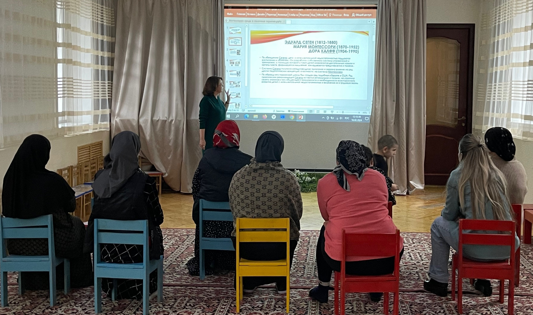 Песочная терапия по методике М.Монтессори и как она работает .