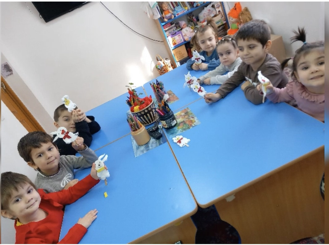 Изготовление поделки из ватных дисков