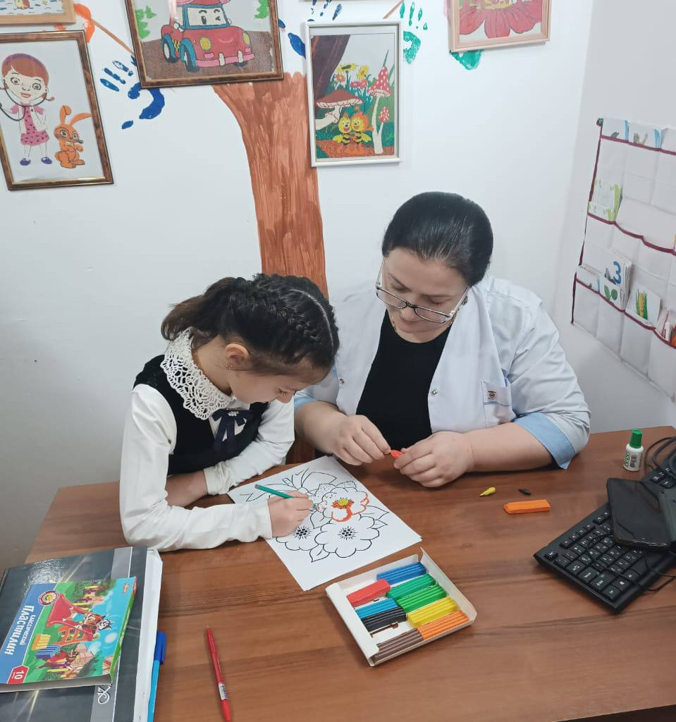 Психолог Саидова Л. проводит диагностику