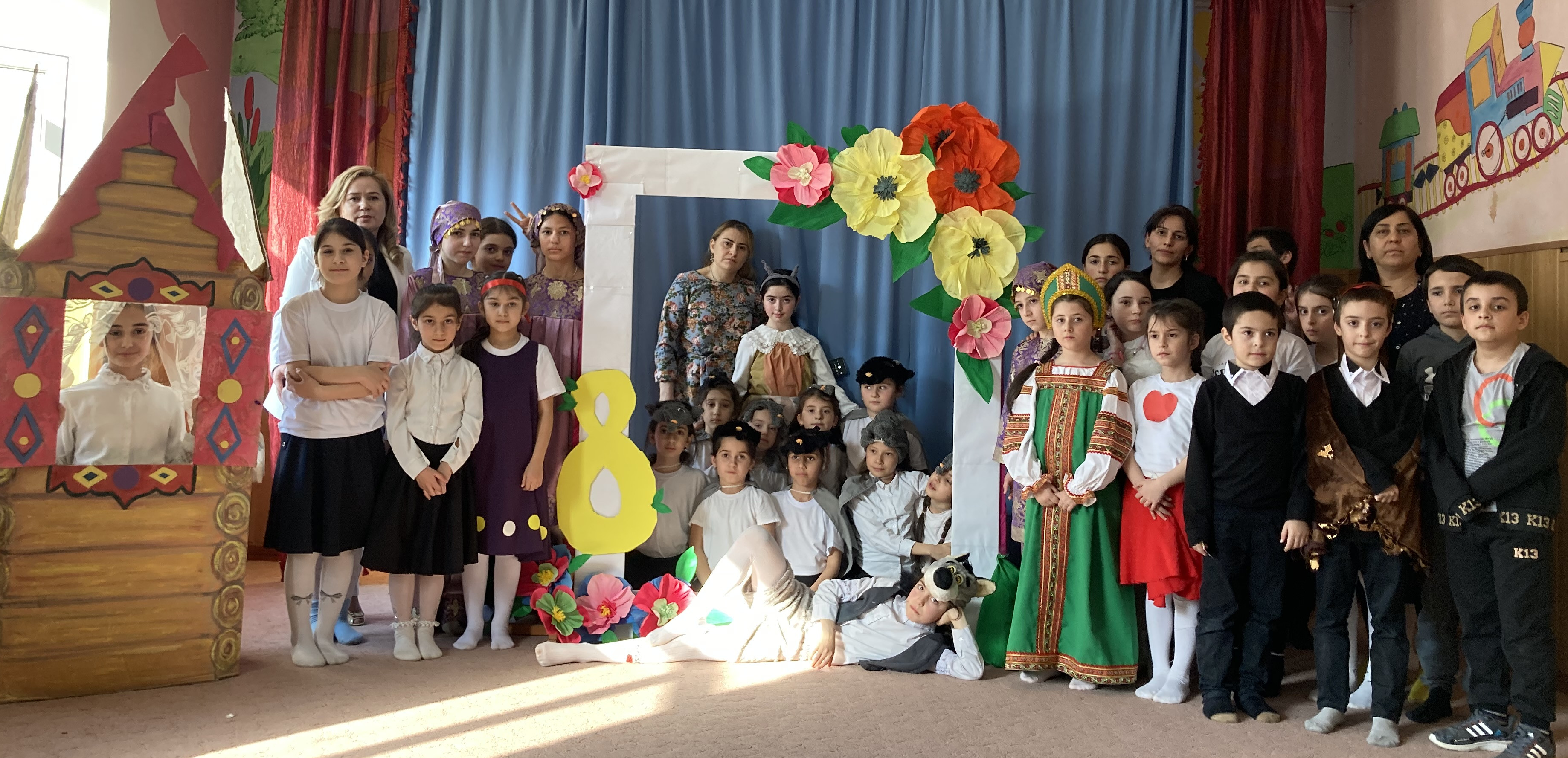 Дети из социального учреждения Минтруда РД в Кайтагском районе поздравили своих мам с весенним женским праздником – 8 Марта