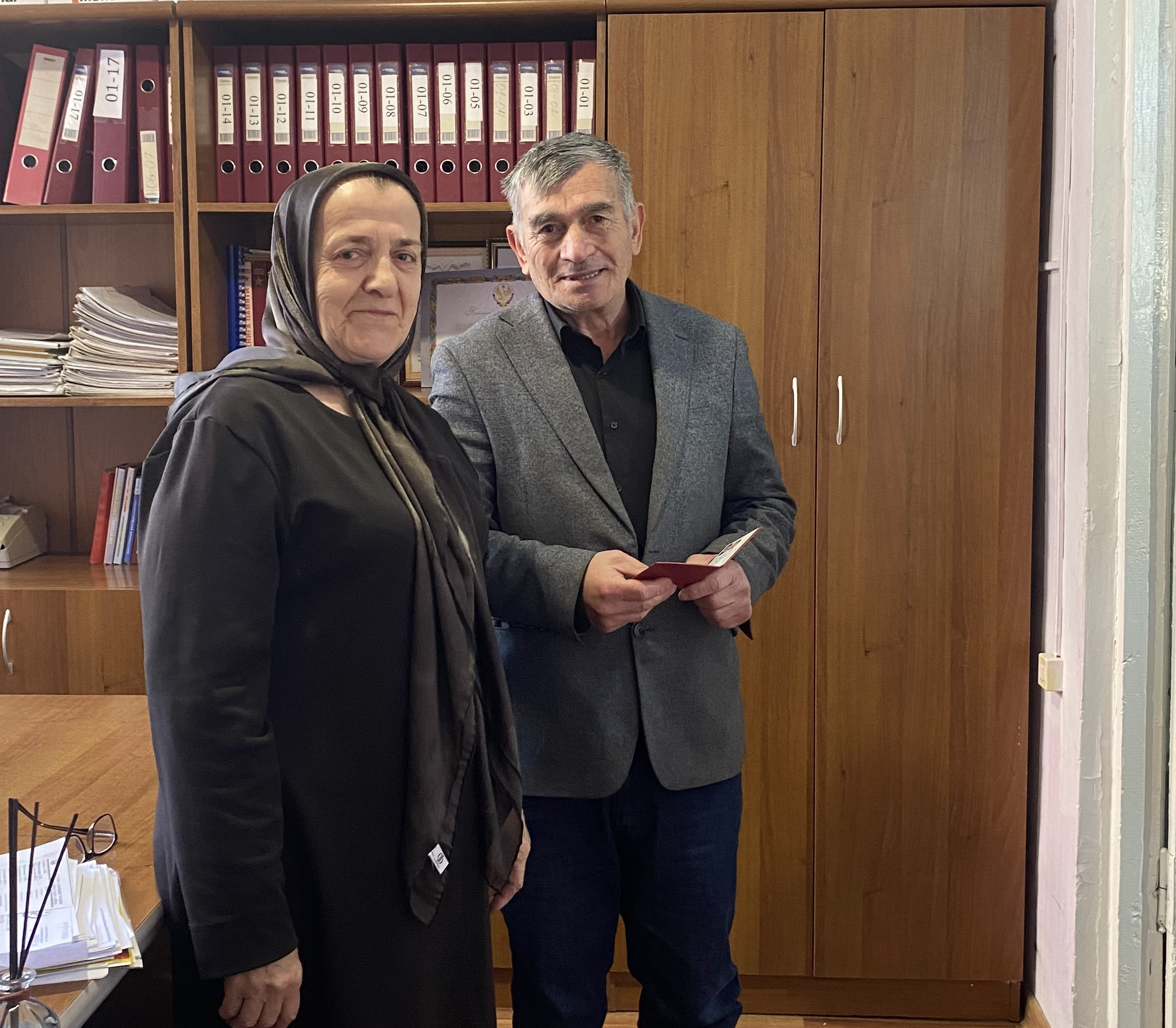 Вручили удостоверение "Ветеран труда Республики Дагестан"