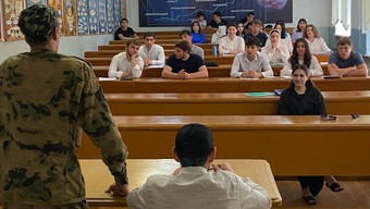 Коллектив социального учреждения Минтруда РД в Кизлярском районе присоединился к военно-патриотической акции «Знание. Герои»