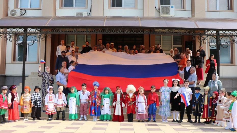 Подопечные Реабилитационного центра в Казбековском районе приняли участие в празднике, посвященном Дню России
