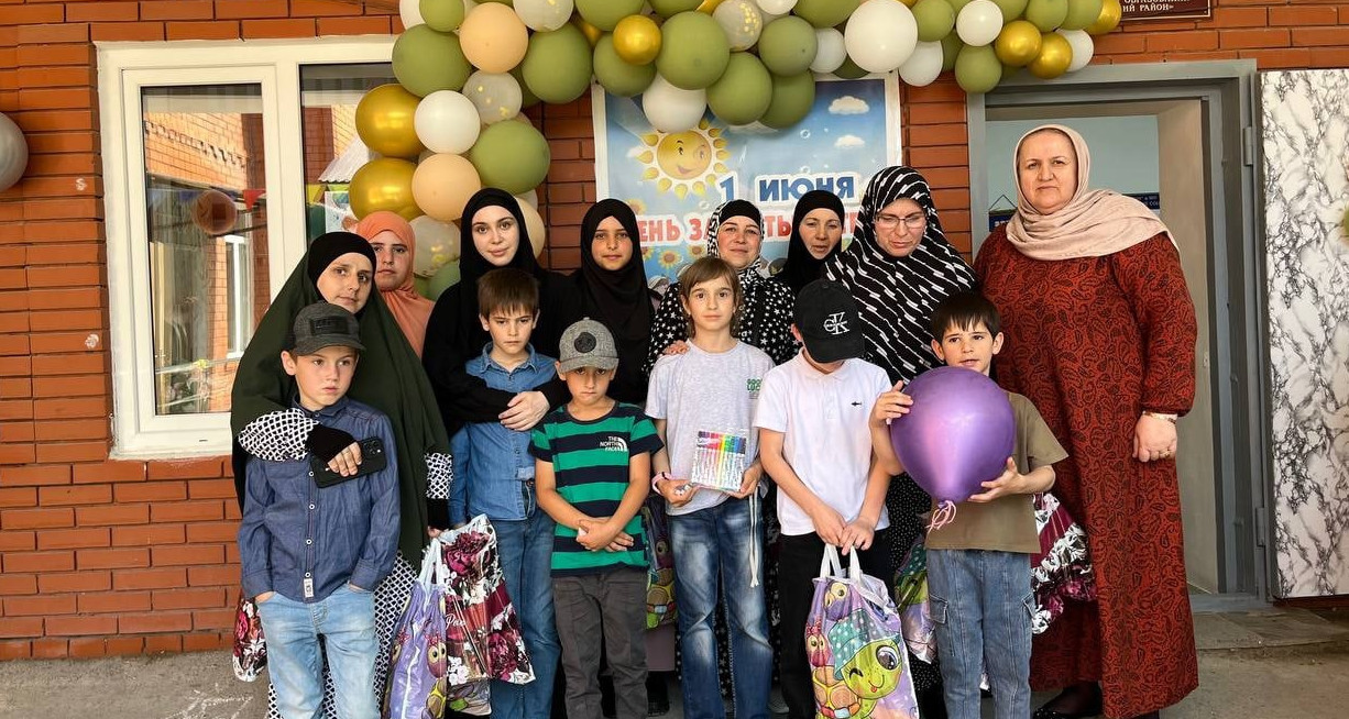 Проведение праздника ко Дню защиты детей в реабилитационном центре.